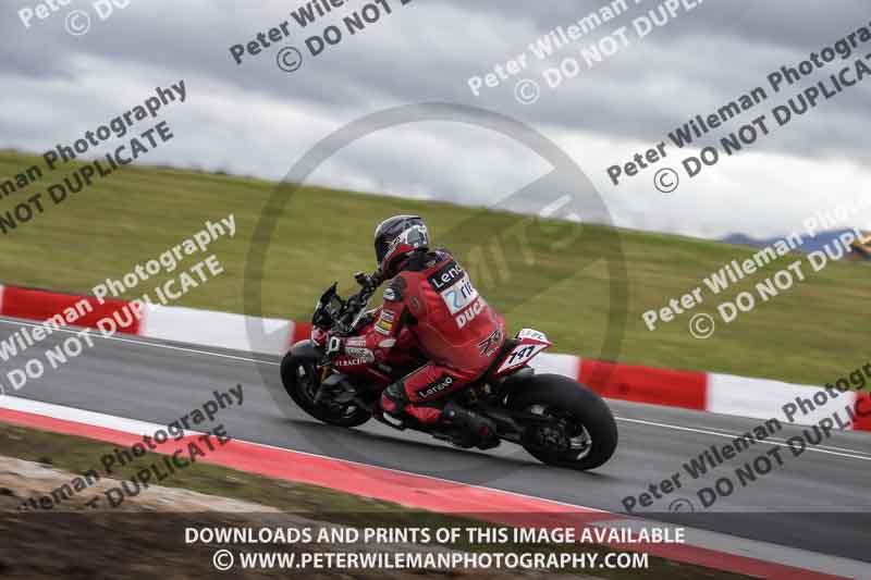 cadwell no limits trackday;cadwell park;cadwell park photographs;cadwell trackday photographs;enduro digital images;event digital images;eventdigitalimages;navarra;no limits trackdays;peter wileman photography;racing digital images;trackday digital images;trackday photos
